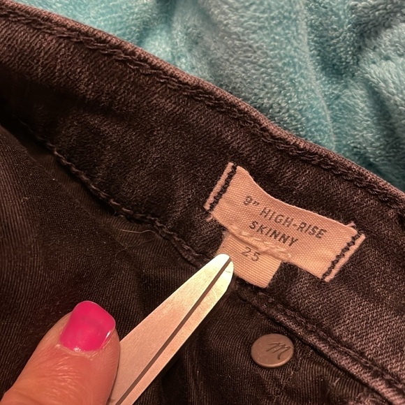 Madewell women’s 25 button fly 9” High-Rise Skinny Black Jeans. Raw frayed hem. - Picture 10 of 12
